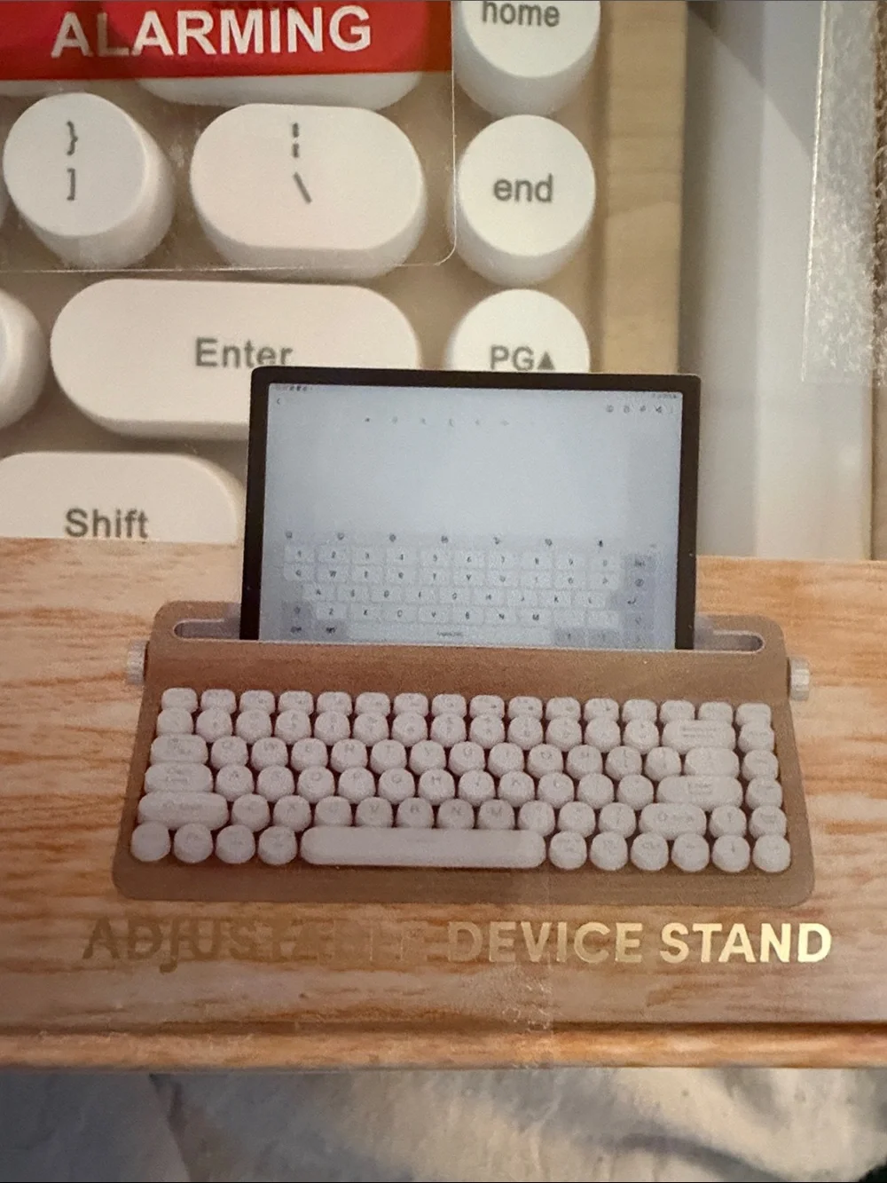 Poppy Retro Wireless Keyboard in Cream with Wood Accent